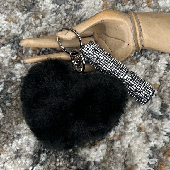 NEW BLACK FUR HEART WITH BLING PERFUME BOTTLE LIPSTICK HOLDER DOUBLE KEYCHAINS - Picture 1 of 6